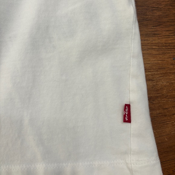 Levi’s Graphic Tee - Picture 4 of 6